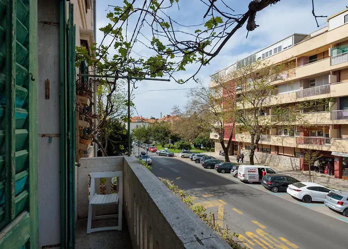 Апартаменты Location Downtown & Bacvice