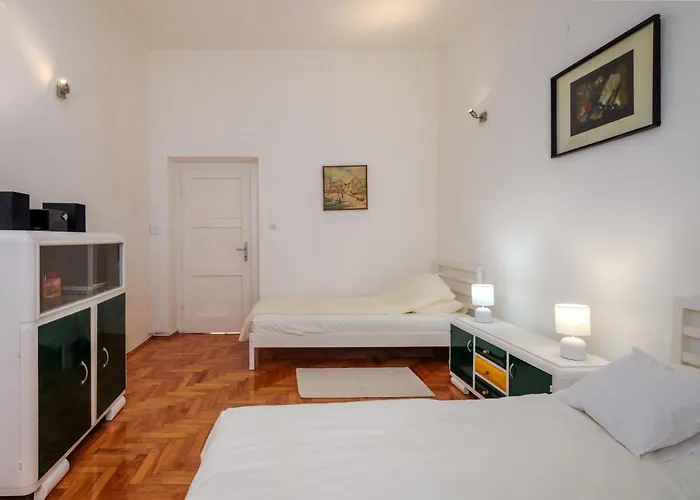 Апартаменты Location Downtown & Bacvice