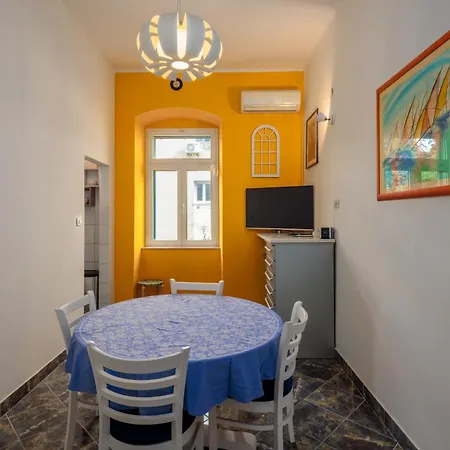 Location Downtown & Bacvice شقة *