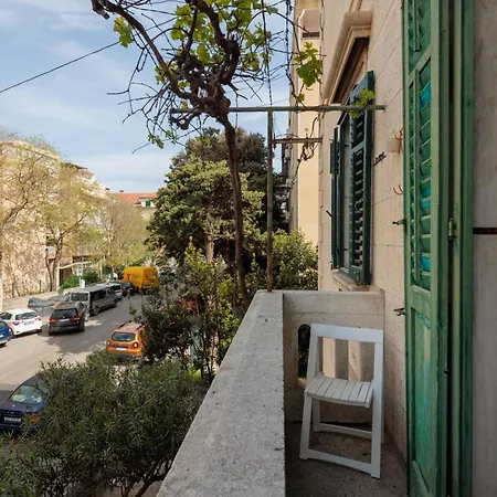 Location Downtown & Bacvice شقة