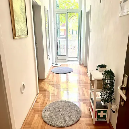 Location Downtown & Bacvice *