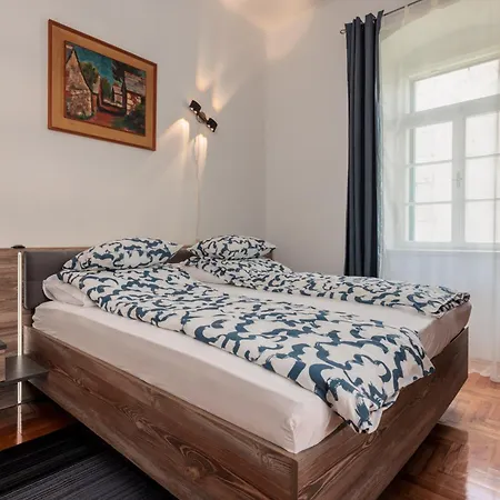 Location Downtown & Bacvice Appartement *