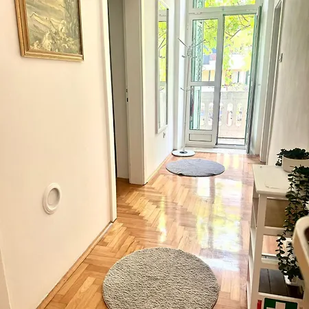 Location Downtown & Bacvice *