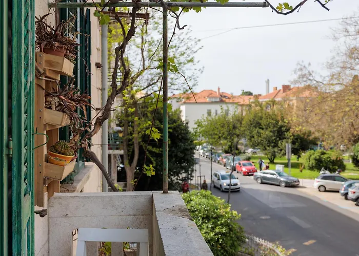 Location Downtown & Bacvice Apartman